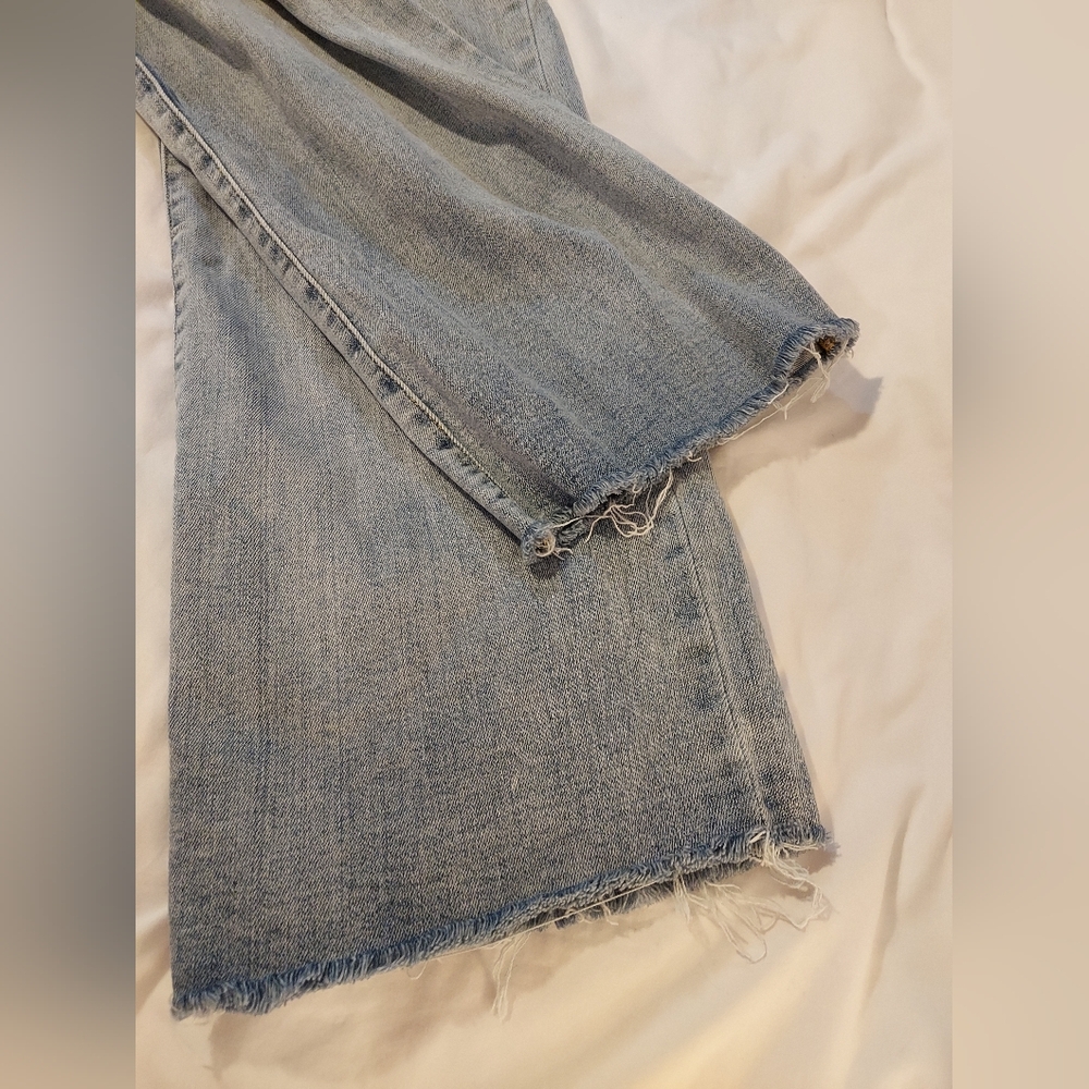 Judy Blue Light Wash Straight Leg Jeans With Raw Edge Hem - 15 - Picture 8 of 9